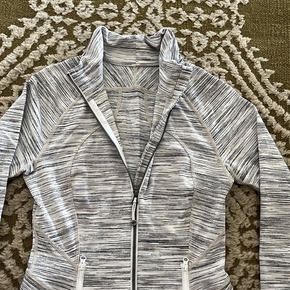 Lululemon - Picture 2 of 6